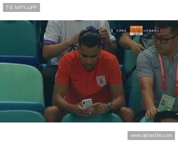 毛伟杰遭飞踹安东尼奥不满主裁漏判